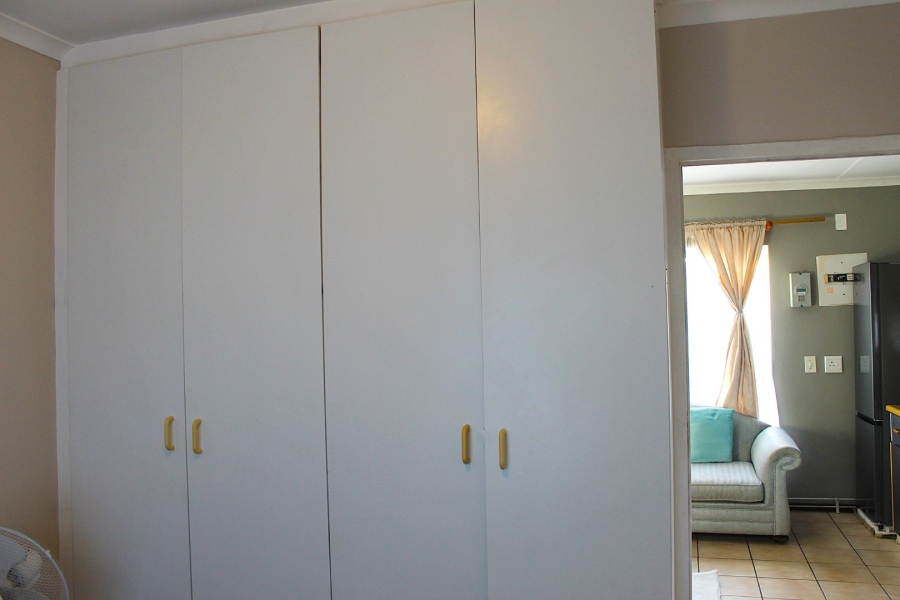 1 Bedroom Property for Sale in Strand Central Western Cape